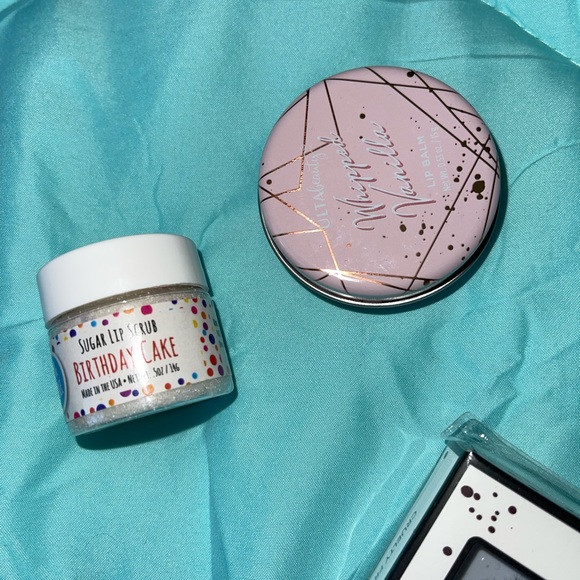 Makeup bundle - Picture 2 of 5